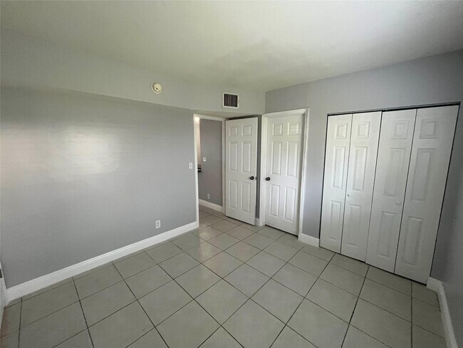 Building Photo - 1311 NE 18th St