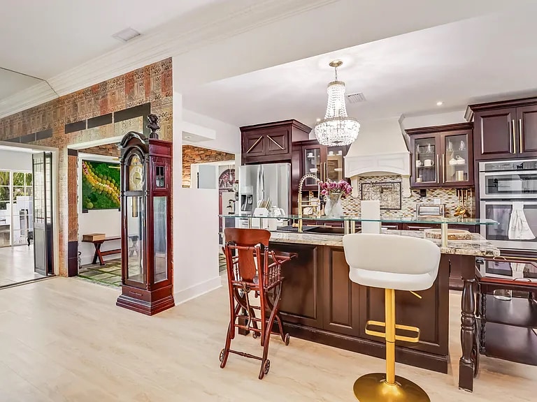 Building Photo - 6590 Fountains Cir