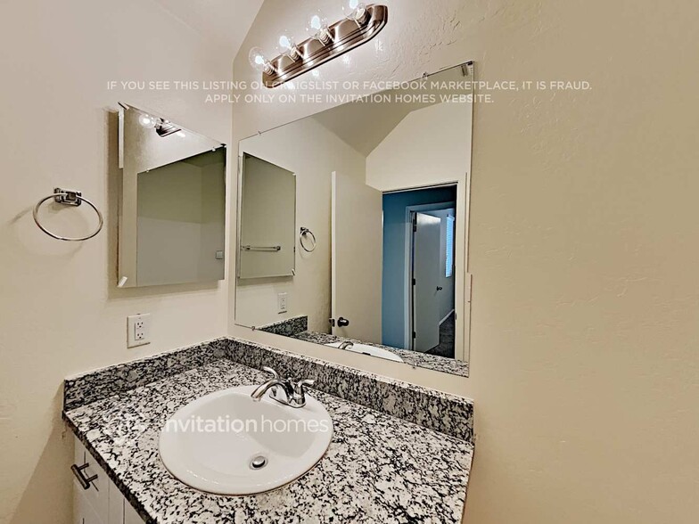 Building Photo - 3808 S 53rd Dr