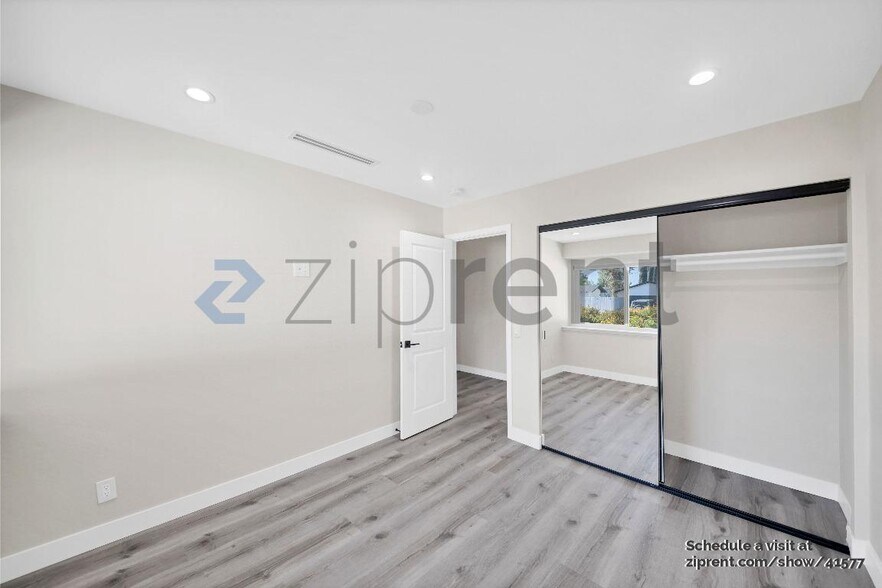 Building Photo - 22655 Strathern St