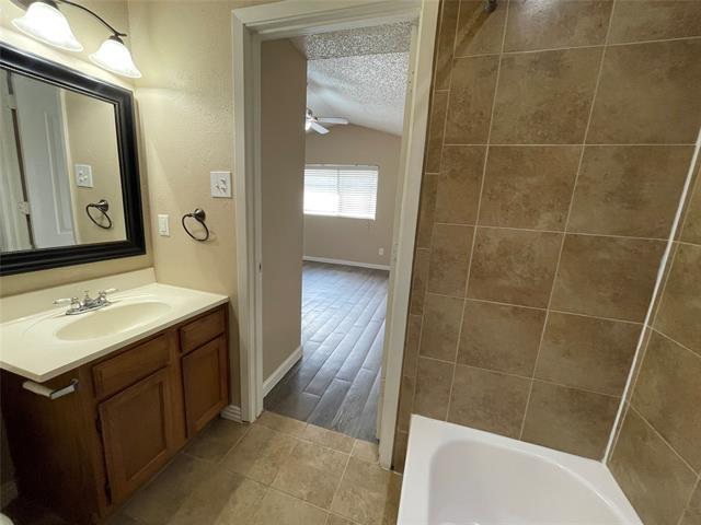 Building Photo - 7204 Shadow Bend Dr