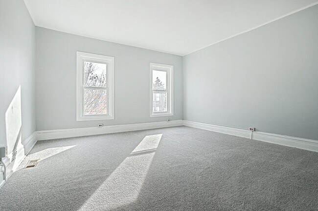 Building Photo - Available Now - Spacious 5 Bedroom, 1 Bath...