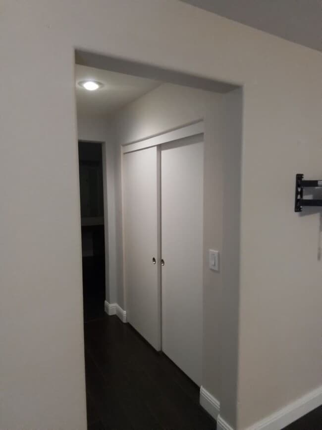 Building Photo - Spacious 4-Bed Single-Family Home in Las Vegas with Private Backyard