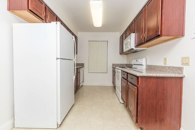 Building Photo - Charming 1 Bedroom Condo