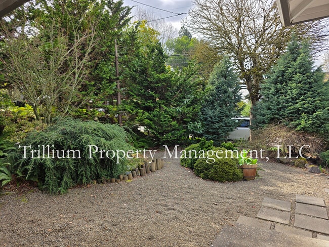 Building Photo - 110 SE 65th Ave