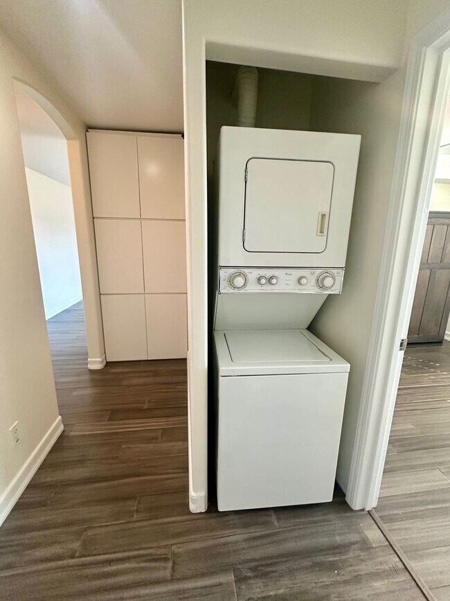 Building Photo - North Park 2bed/2bath with parking