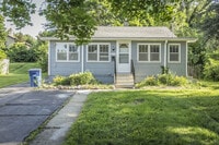 Building Photo - 2 Bedroom 2 Bathroom Home Available