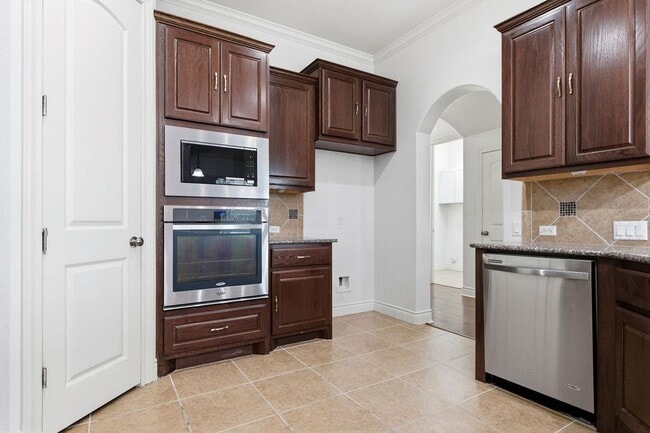 Building Photo - 15004 Iveans Way