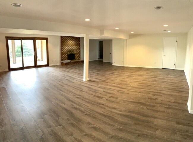 Building Photo - 1844 Mt Zion Dr
