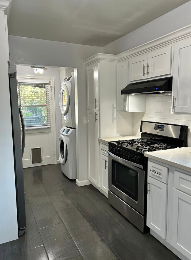 Building Photo - 252 N Canyon Blvd