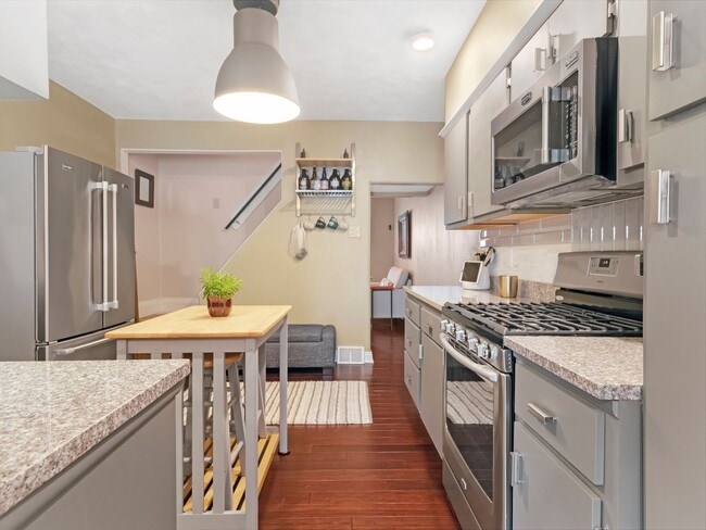 Building Photo - Luxury Updated Home - Lawrenceville