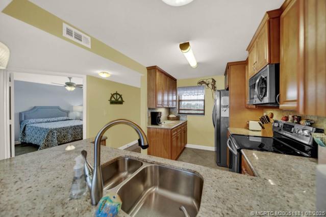 Building Photo - 9490 S Ocean Dr