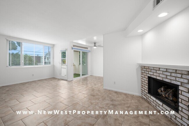 Building Photo - Recently Refreshed Point Loma 2-Bedroom at Baycrest! Small Pet OK! Available Now!