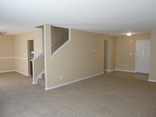 Building Photo - 635 Cloverfield Ln