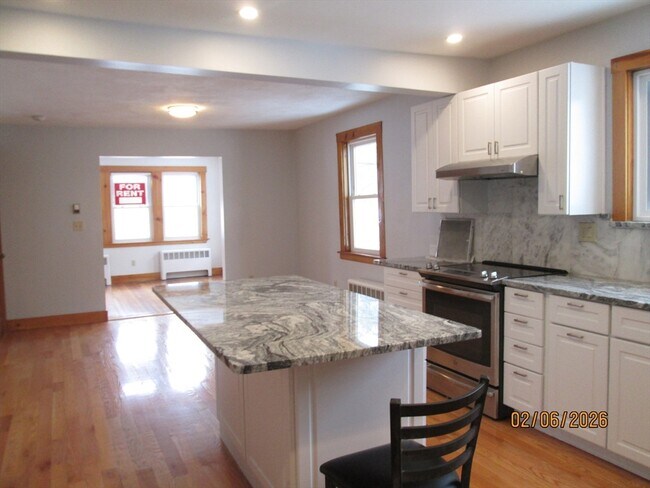 Building Photo - 38 Forest St