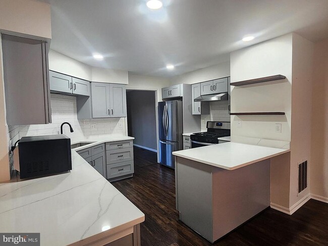 Building Photo - 14363 Long Channel Dr