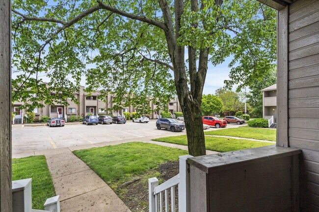 Building Photo - 1707 E Walnut Lawn St