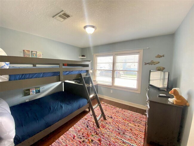 Building Photo - 1311 Milam Dr