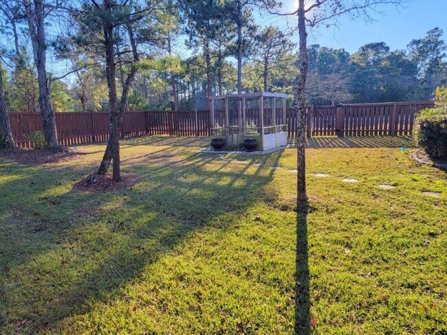 Building Photo - 5 Bedroom 3 Bath home in Mimosa Bay