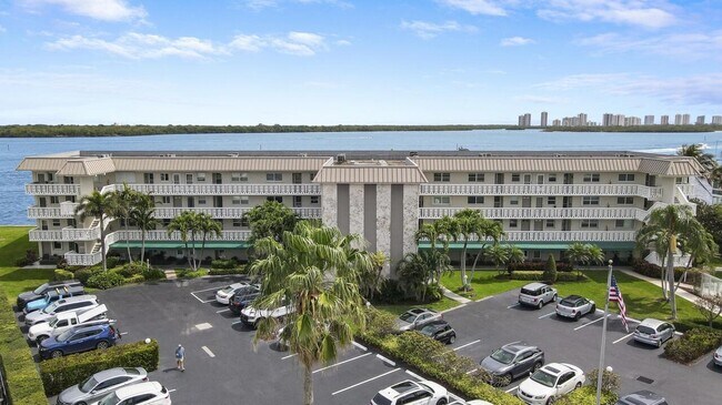 Building Photo - 52 Yacht Club Dr