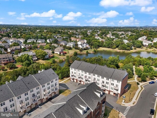 Building Photo - 43846 Artsmith Terrace