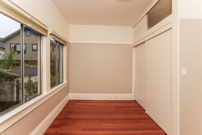 Building Photo - 1920 North Berkeley 2 Bedroom Bungalow Available!