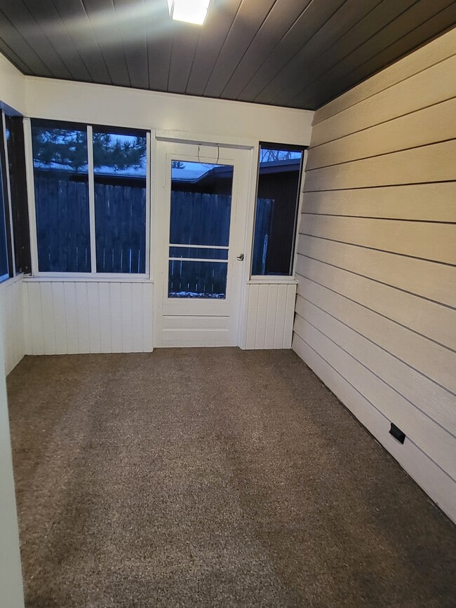 Building Photo - 517 Lakewood Blvd