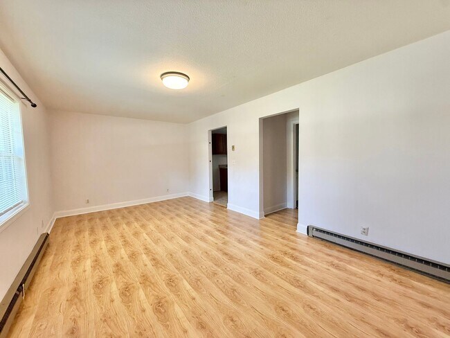 Building Photo - 838 Cherry St