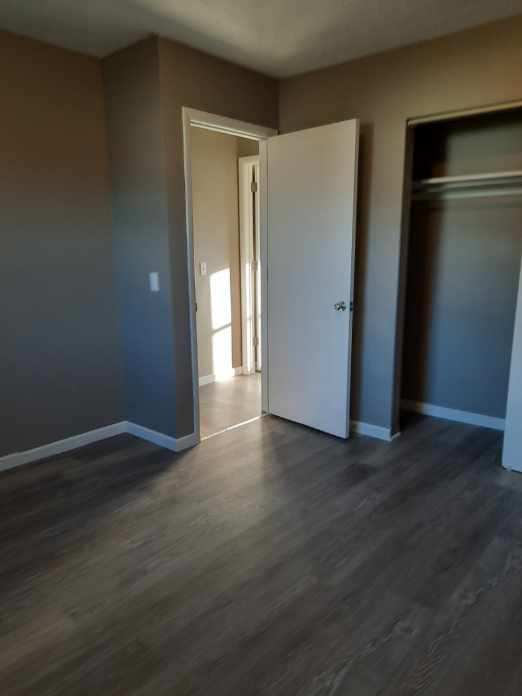 Building Photo - 1829 Lakeview Dr