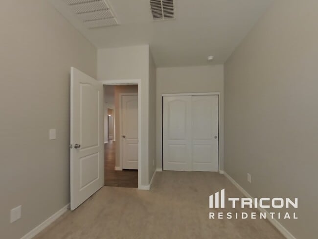 Building Photo - 38169 W Vera Cruz Dr