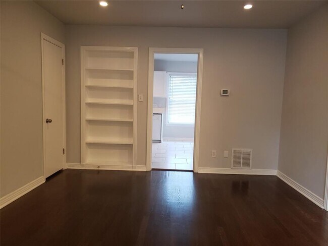 Building Photo - 6202 Gaston Ave