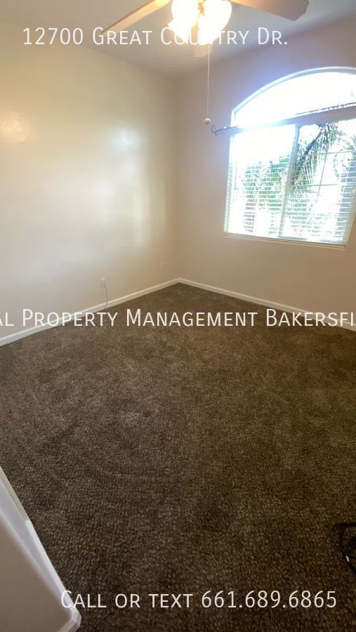 Building Photo - 12700 Great Country Dr