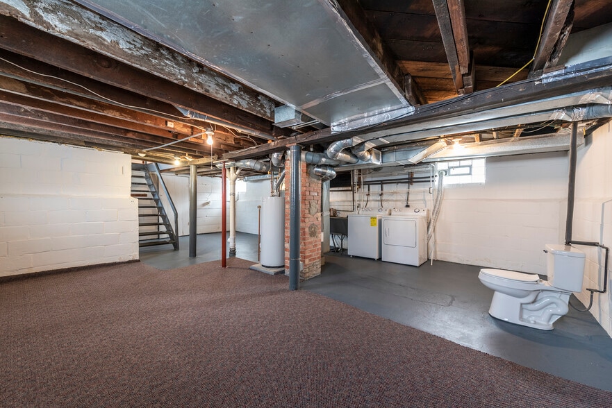 Building Photo - 247 E 248th St