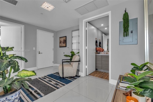 Building Photo - 460 NE 28th St