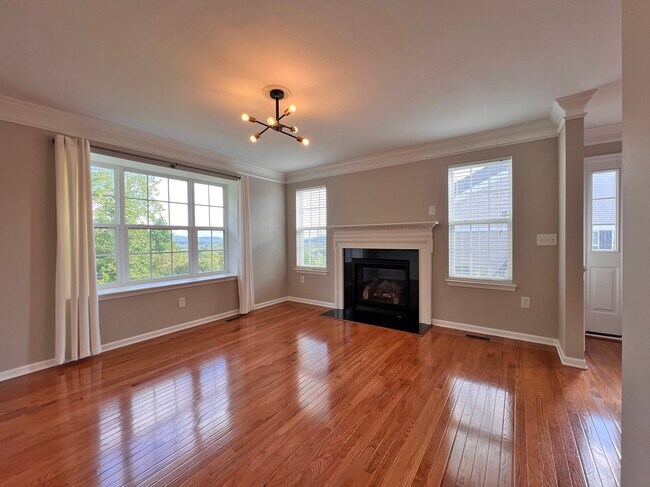 Building Photo - 4170 Bunker Hill Dr N