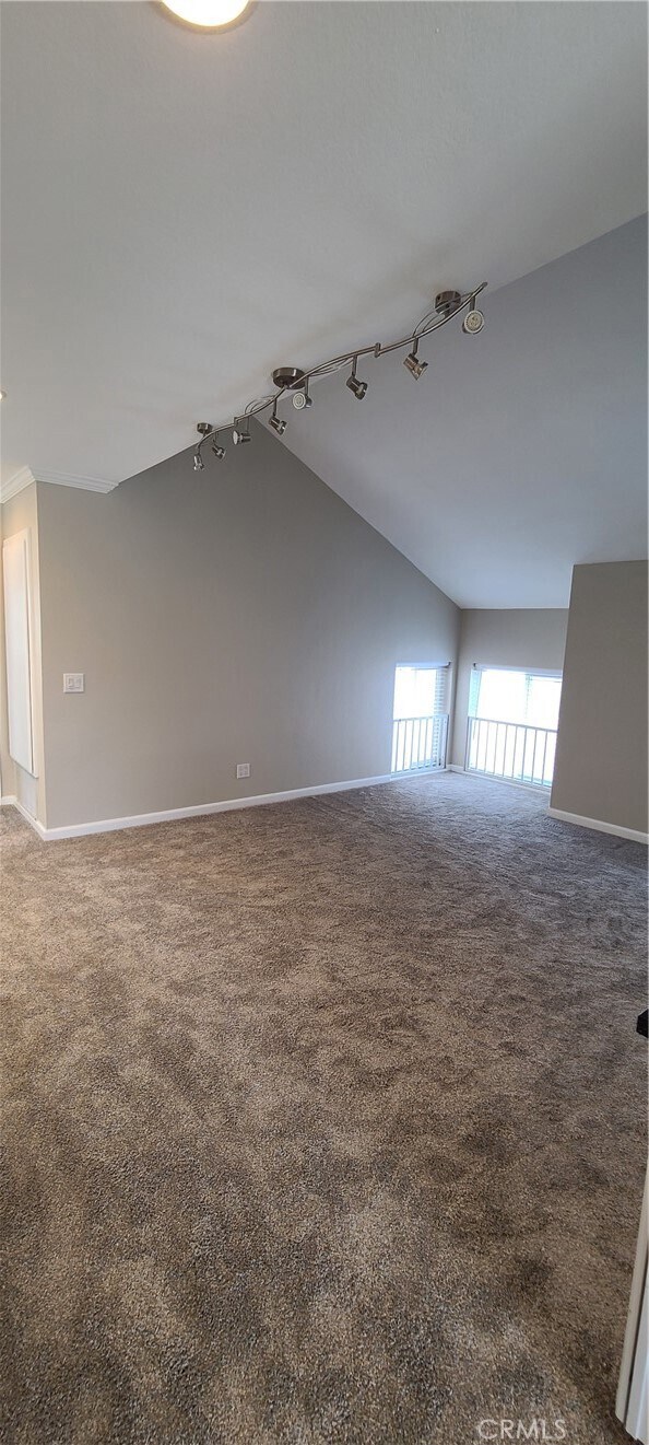 Building Photo - 709 Oceanhill Dr