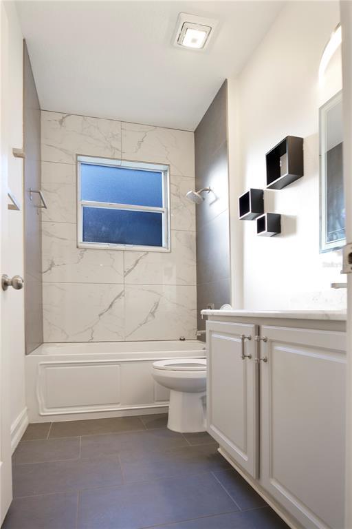 Building Photo - 2560 Tall Maple Loop