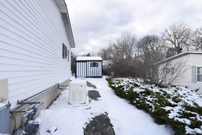 Building Photo - 6 Canterbury Ln