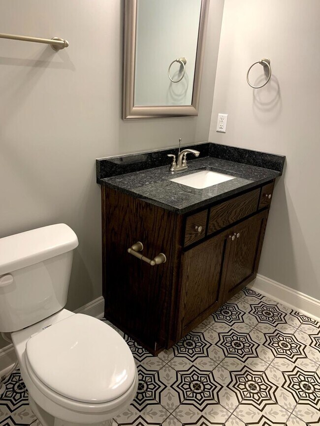 Building Photo - Convenient 3BR/2BA Townhome with Garage & Lawn Care Included