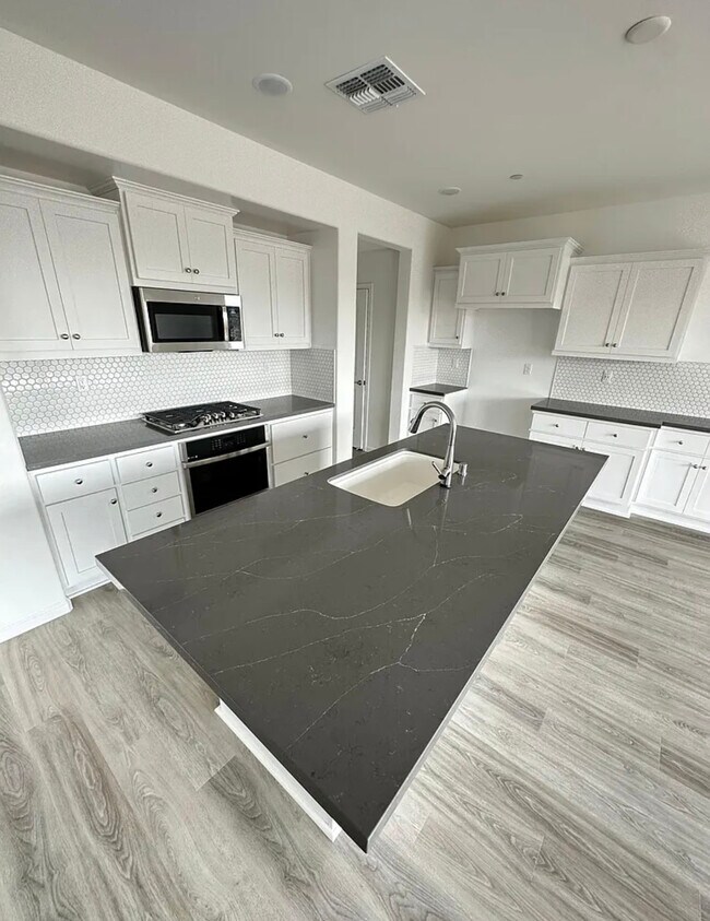 Building Photo - 15835 Santa Clara Ct