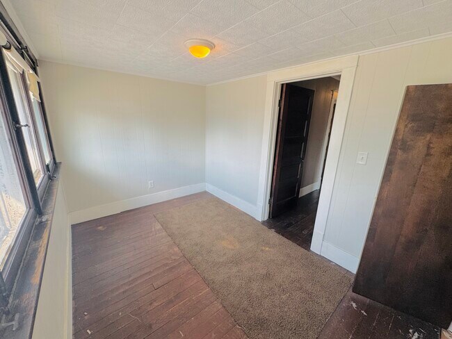 Building Photo - 215 E Winona Ave