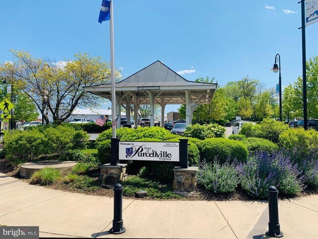 Building Photo - 201 N 23rd St