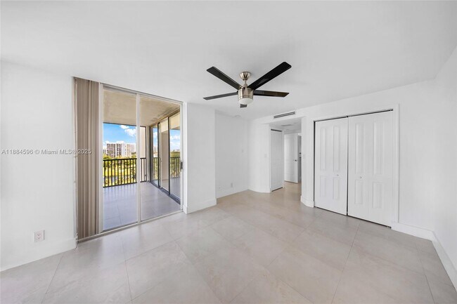 Building Photo - 20301 W Country Club Dr