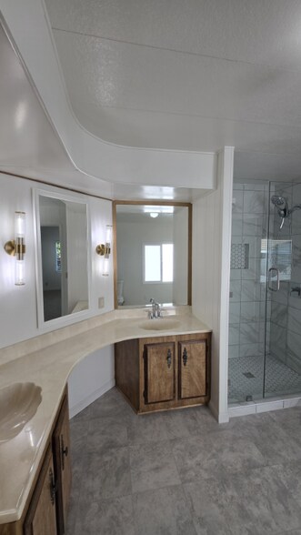 Building Photo - 2525 Flosden Rd