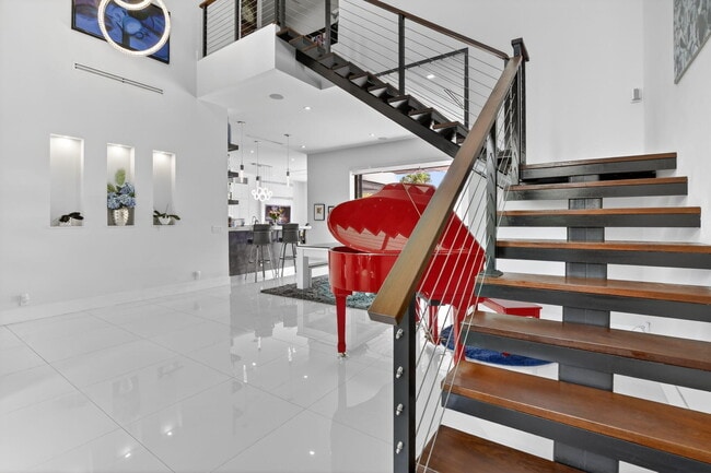 Building Photo - 334 Isle of Capri Dr