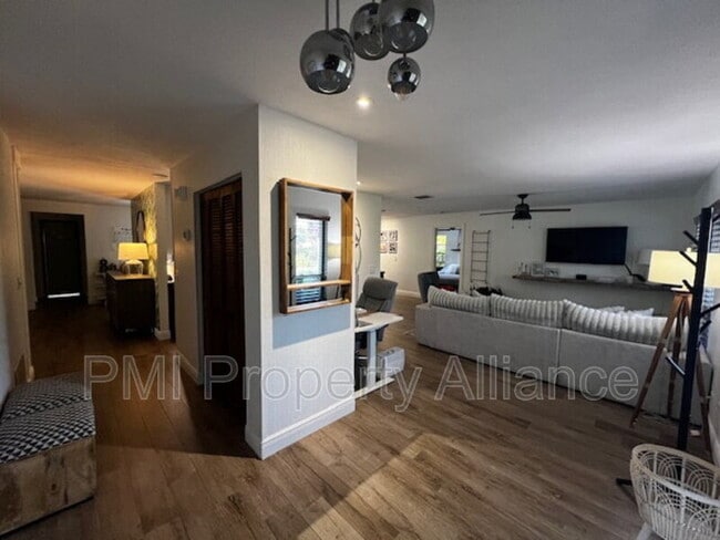 Building Photo - 4044 Tenita Dr