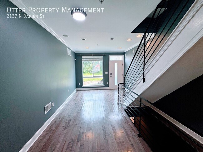 Building Photo - 2137 N Darien St
