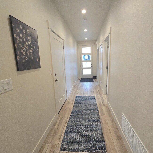 Building Photo - Beautiful, bright and brand NEW!