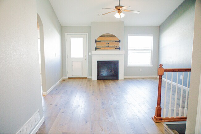 Building Photo - 338 Alder Ave