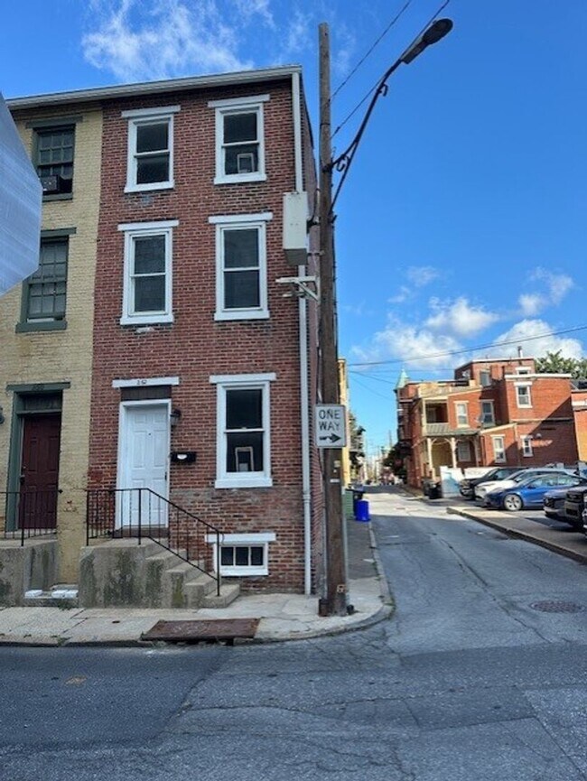 Building Photo - 252 Liberty St